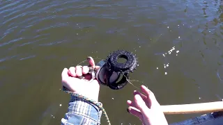 Поисковый магнит с лодки на озере. Поиск клада.Шокирующая находка пришлось выкинуть обратно в воду.