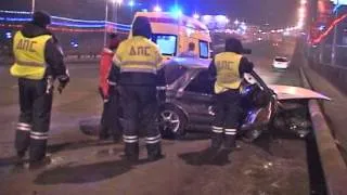 На Некрасовском путепроводе водитель полностью уничтожил машину