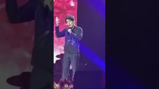 Dimash’s favorite thing to do in concert!