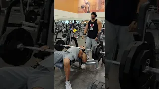 Bench Press (275 lbs), G puts up 10 reps 💪🏽2-21-22