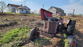 Exploring a Ghost Town in Rural Illinois