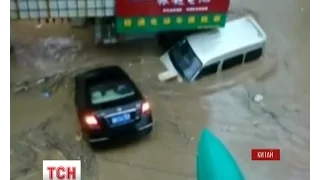 Китай накрили масштабні повені