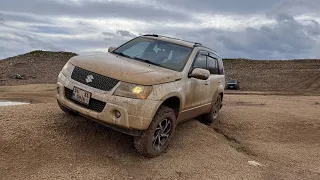 Grand Vitara climbs the short hill