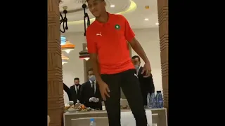 😂لحظة غناء لاعبين المنتخب المغربي  جدد