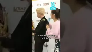 mc was being touchy with jimin 😳💜😧 untouchable 😂 #jimin #v 💜