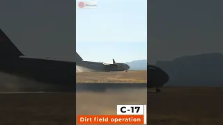 【驚異の軍事動画】舗装されていない野戦滑走路で離着陸するC-17グローブマスターⅢ輸送機 【本当の不整地運用】 #shorts