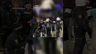 Küçük Çocuktan Yürek Isıtan Hareket! Çikolatasını Polis Abileriyle Paylaştı