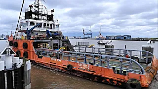 Riesenschleppzug Ausfahrt Seeschleuse Emden Giant Barge & Tug exit  Sealock AMBER 2 & BOABARGE