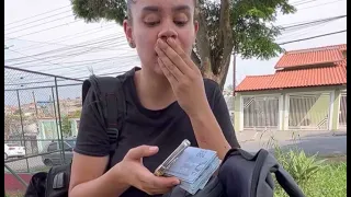 Milionário muda vida de uma garota da vizinhança 😭 Sua história nos fez chorar