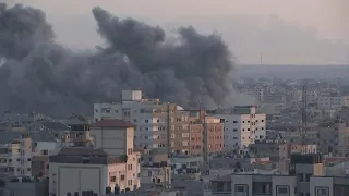 Black smoke, explosions on Gaza skyline as Israeli bombardment continues, Hamas fire missiles