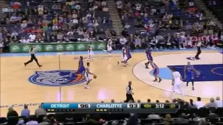 Michael Kidd-Gilchrist - Crazy Dunk on Greg Monroe