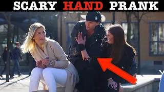 SCAARY HAND  PRANK🖐🏻-Julien Magic