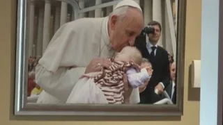 Pope held sick baby, what happened next is amazing