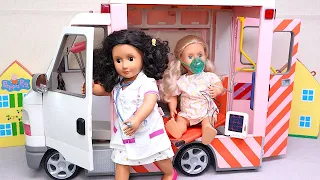 Doll gets help from the ambulance doctor! Play Dolls medical story