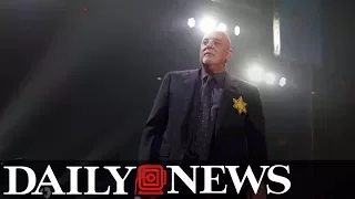 Billy Joel wears yellow Star of David at concert after Charlottesville violence