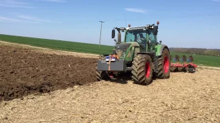 Fendt 724 ploughing with a 6 furrow gregoire besson