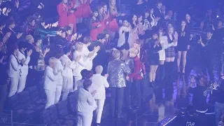 181106 트와이스(TWICE),워너원,모모랜드,방탄소년단 (BTS) 올해의가수상수상 리액션 Reaction [4K] 직캠 Fancam (지니뮤직어워즈 MGA) by Mera