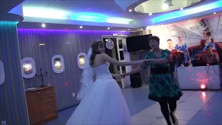 Свадьба. Танец невесты со свекровью.