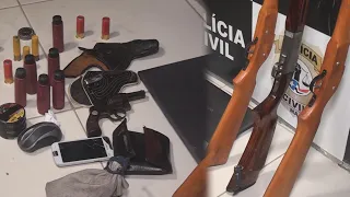 POLICIA PRENDE HOMEM COM VÁRIAS ARMAS, COLETE A PROVA DE BALAS E MATERIAL EXCLUSIVO DE USO RESTRITO.