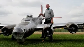 19 ft. B-17 "Flying Fortress" (Aluminum Overcast)