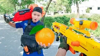 Battle Nerf War: Blue Police Use Ghillie Suit Nerf Guns Robbers Group Rescue The Monkey