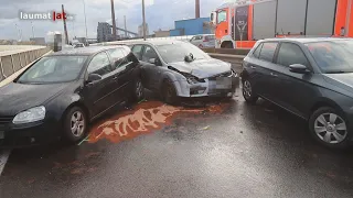 Massenkarambolage auf der Steyreggerbrücke der Donaustraße in Linz-Industriegebiet-Hafen