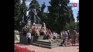 У Вечного огня ельчане почтили память героев, погибших в Великой Отечественной войне