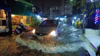 4K 🇹🇭 Walking in Heavy Rain and Lightning | Flash Flood in Bangkok, Thailand 2023