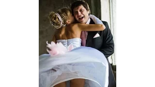 50 Awkward Wedding Photos Taken at The Right Moment