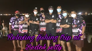 Team Fishing and Egi Squids at Bedok Jetty Singapore. Miss a fish & funny moments. Surfcasting.