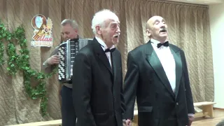 "Калина красная" -исполняет дуэт В.Путин и Н. Плюхов.