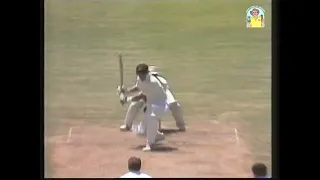 I've seen dicey umpiring decisions but this one is right up there. Dean Jones given not out vs Eng