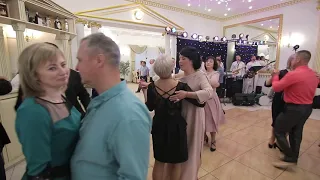 Ми зустрілись навесні  весілля в Палаці Ярослав українське весілля весільна музика