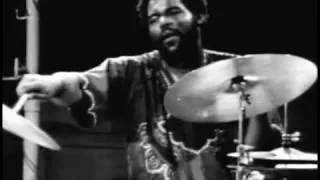 Master Drummer Michael Carvin Drum Solo : 1973  Singing into the drum