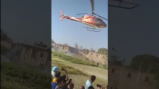 Helicopter.landing.village.rautahat.nepal