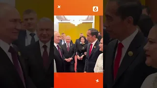 Pelukan Hangat Jokowi dan Vladimir Putin di Beijing #Shorts