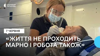 Стоматологиня з Бережан їздить на фронт, щоб безкоштовно  лікувати зуби військовим