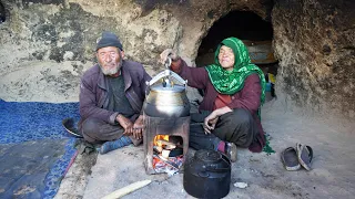 Old lovers Shurba Recipe in a Risky Cave like 2000 Years ago| Cave life |Village Life of Afghanistan