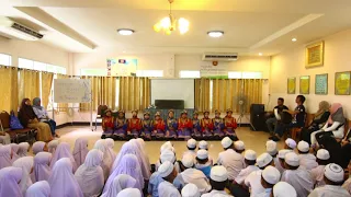 Ratoe Jaroe Dance Performing by SMP Al Azhar Pejaten at Nakhon Si Thammarat