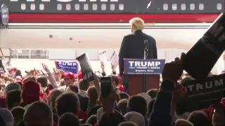 Secret Service Agents Surround Trump at Rally