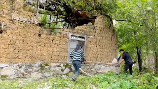 A couple renovates a 40-year-old house in the Wilderness , Clearing Weeds and Building a new life