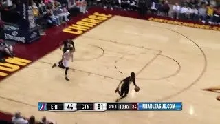 Joe Harris' double-clutch reverse layup