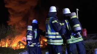 Ibbenbüren Großbrand  - massive Flammenwand - Feuerwehr im Großeinsatz