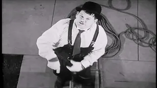 Laurel and Hardy - The Music Box