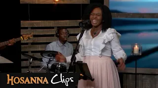 Le nom de Jésus - Hosanna clips - Dena Mwana