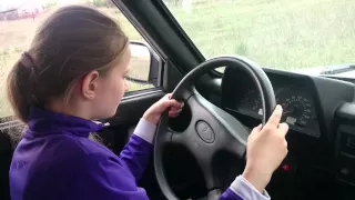Федорова Лера учиться водить автомобиль (первый раз)