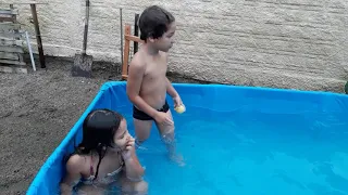 Na piscina no frio