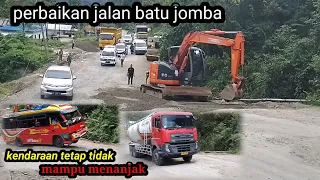 hari ini batu jomba lagi lagi di perbaiki tapi kendaraan tetap sulit menanjak