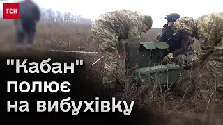 😍 Броньований "кабан" допомагає саперам! Ті ж піклуються про нього, щоб не загубився в траві