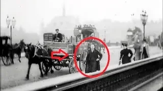 Time Traveller on Blackfriars Bridge (1896)